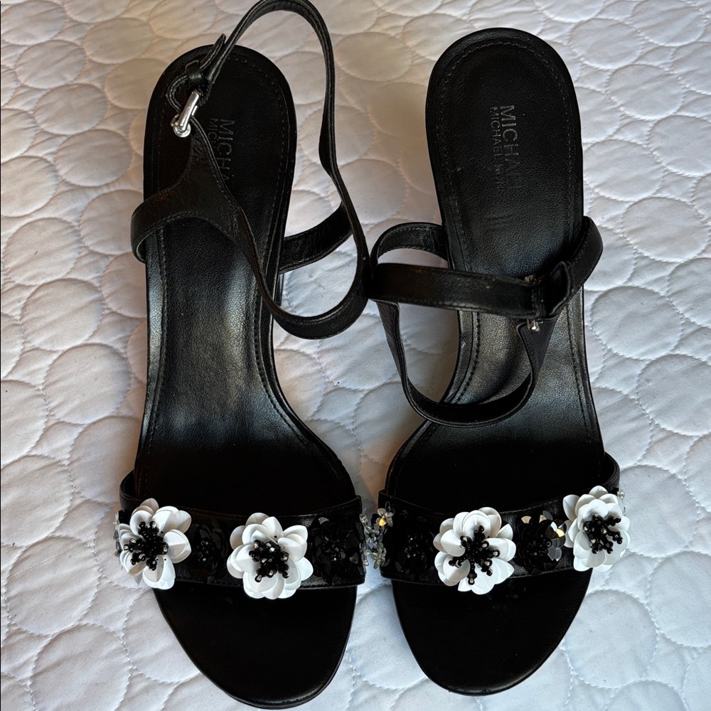 Michael Kors TORI Patent Leather Embellished Flower Block Heel Sandals 8.5 9 - Picture 4 of 9